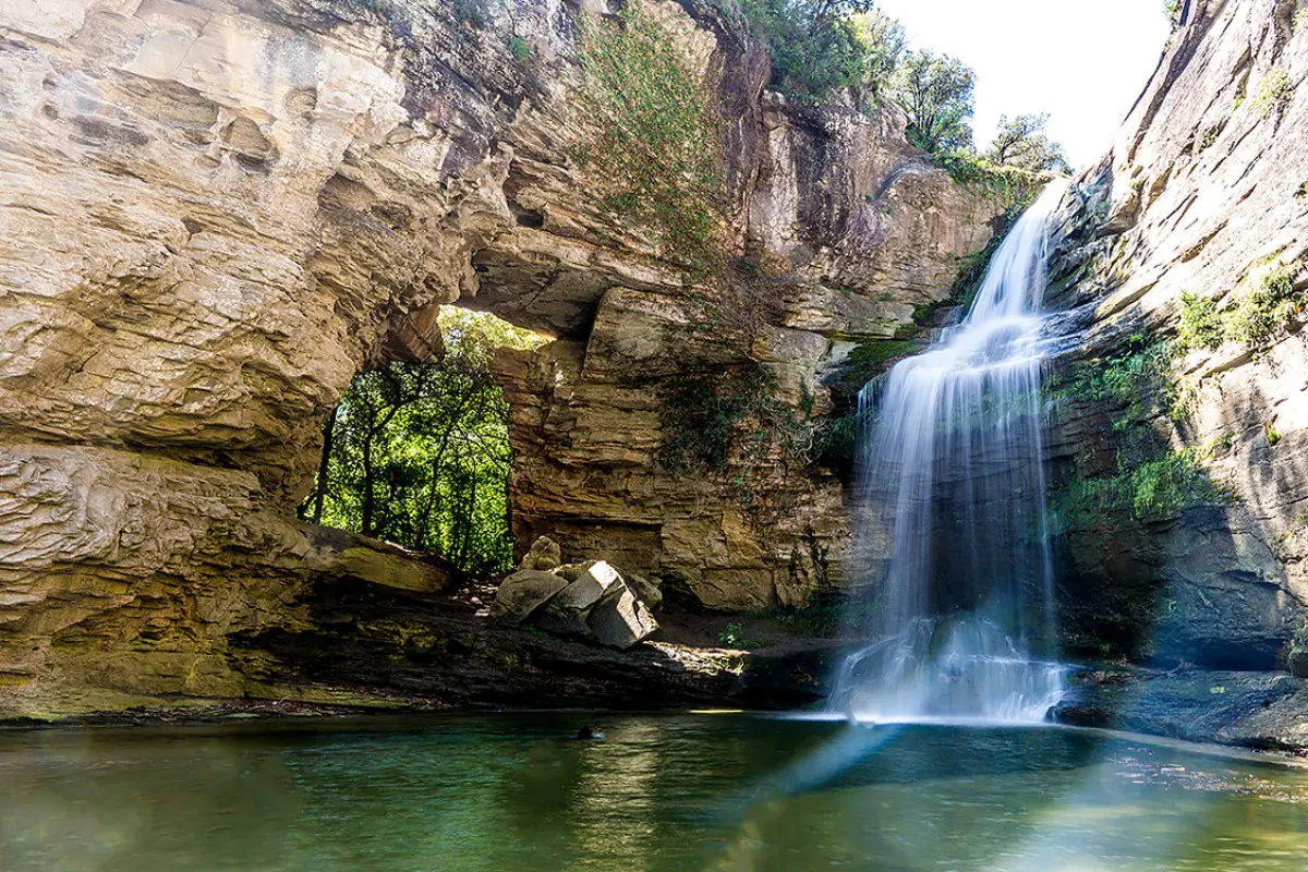 Cascada el 7 Gorgs en el entorno de Ripoll La Trobada Hotel Sport