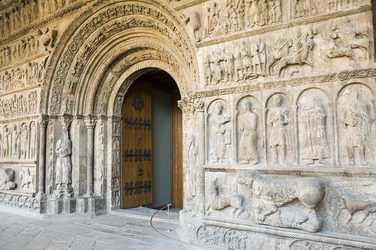 Monestir Ripoll cerca de hotel la trobada